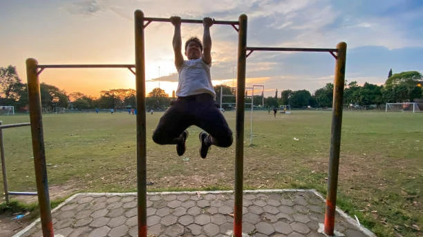 WHY KIPPING PULL-UPS: UNVEILING THE EFFICIENCY BEHIND THIS CONTROVERSIAL EXERCISE