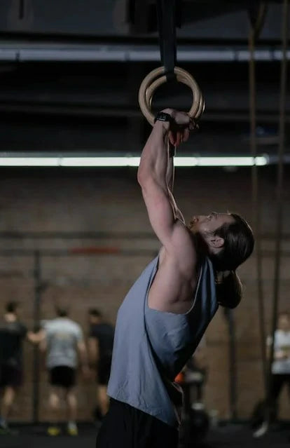 Using a Pull-Up Bar for Sit-Ups